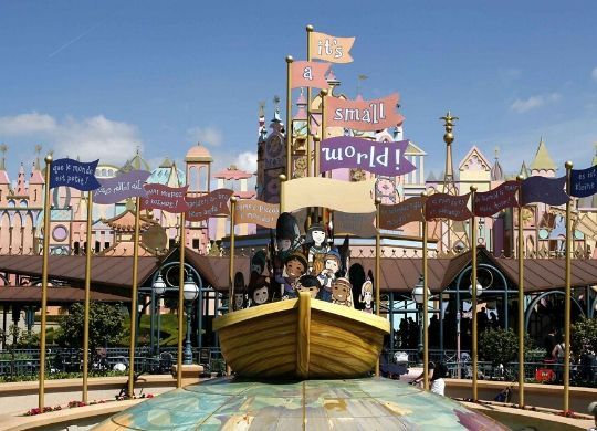 Een magische boottocht bij It's a small world
