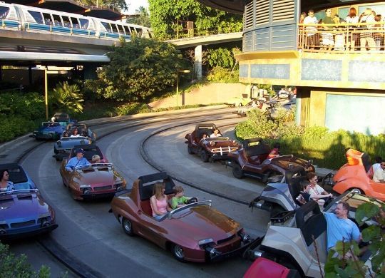 Magische snelweg van Disneyland Parijs Autopia attractie