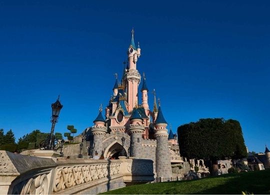 Lees hier over de Corona maatregelen in Disneyland Parijs